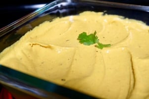 Simple-Creamy-Turmeric-Hummus
