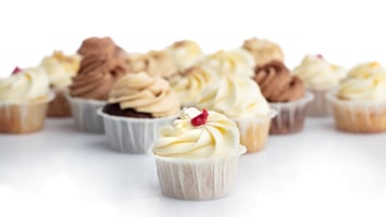 cupcakes with buttercream frosting vanilla and chocolate